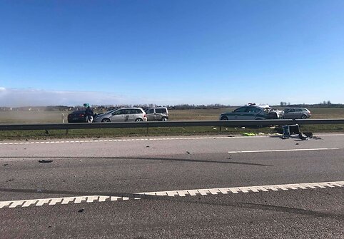 Įvykio vietoje sužalotąją gelbėjusio vyro užfiksuoti vaizdai