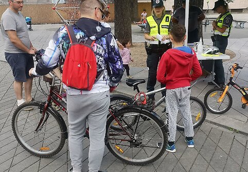 Kauniečiai domėjosi saugiu elgesiu kelyje: aktualiausios &ndash; važiavimo paspirtuku taisyklės