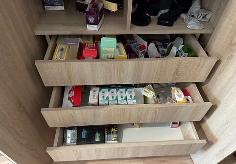 Kauno policijos sulaikyti neteisėti elektroninių cigarečių skysčių buteliukai ir vienkartinės elektroninės cigaretės
