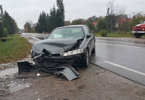 Avarija Pajūrio miestelyje: žmones vadavo ugniagesiai