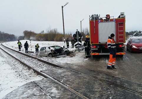 Kai&scaron;iadorių rajone traukinys kliudė &bdquo;Toyotą&ldquo;