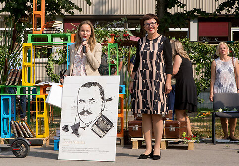 Karolina Stažytė įteikė Jono Vileišio Portretą