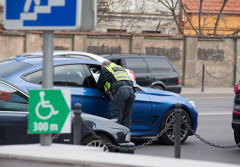 BMW ir motociklo avarija