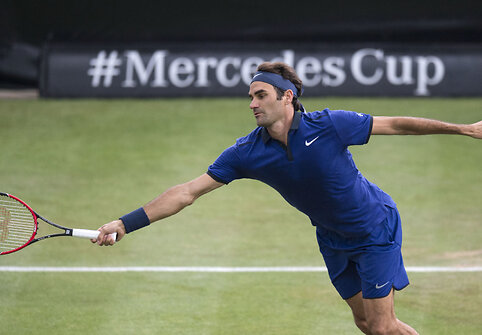 Rogeris Federeris sugrįžimą į teniso kortus pažymėjo sunkia pergale