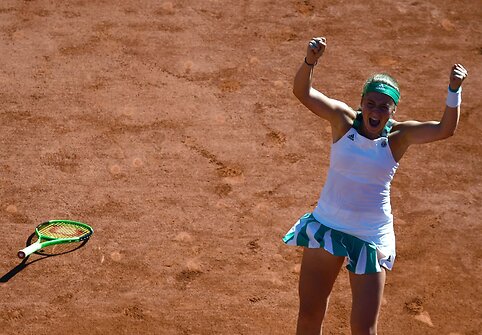 Jelena Ostapenko prie&scaron; Simoną Halep