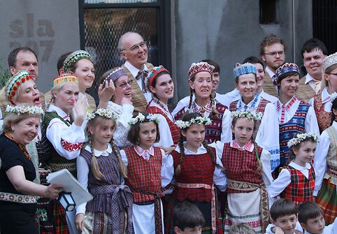 Joninės meno erdvėje