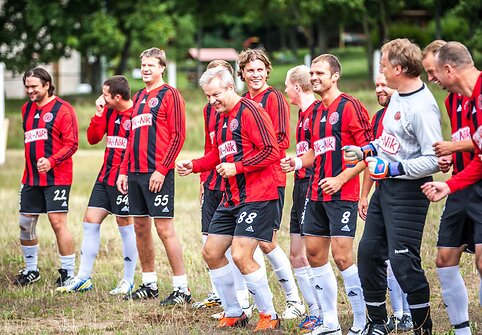 Susitiko i&scaron; Lietuvos žvaigždžių sudaryta &bdquo;Prelegentų&ldquo; ir panemuniečių futbolo komandos