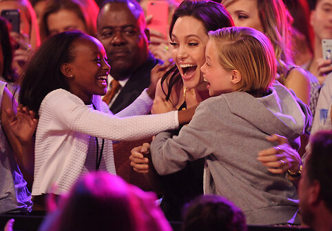 Angelina Jolie su dukromis Zahara ir Shiloh