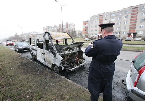 &Scaron;iauliuose degė mikroautobusas