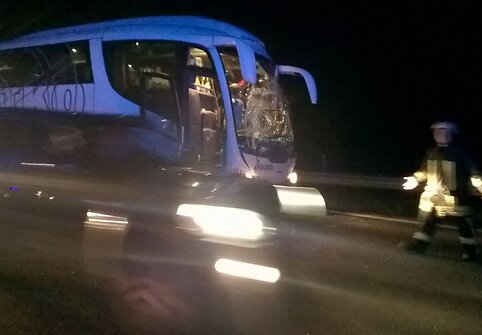 Magistralėje Kaunas &ndash; Klaipėda susidūrė autobusas ir &bdquo;Opel Vectra&ldquo;