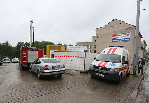 Ant kojų Vilniaus specialiąsias tarnybas sukėlė statybinio vibratoriaus dalis