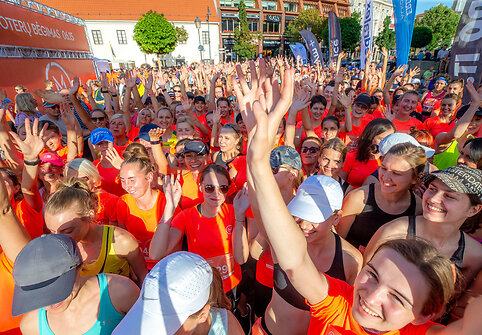 Vilniaus gatves užtvindė bėgančios moterys 