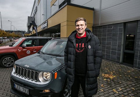 Vilniaus „Ryto“ krepšininkai sėdo į naujus automobilius.