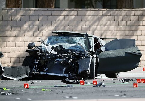 Henry Ruggsas III vairavo &bdquo;Chevrolet Corvette&ldquo; paryčiais prie Las Vegaso, kai įvyko tragi&scaron;ka avarija.