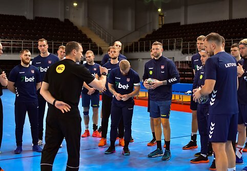 Lietuvos rankinio rinktinė rengiasi mačui Alytuje.