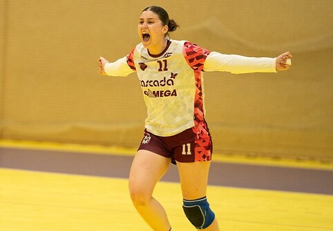 &bdquo;Cascada-HC Garliava SC&ldquo; pusfinalio serijoje 2:1 įveikė reguliariojo sezono nugalėtoją Vilniaus &bdquo;Eglę&ldquo;.