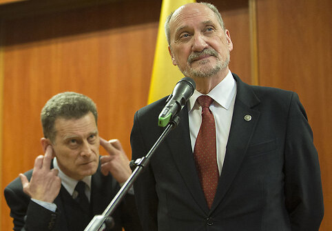 Tema: Diplomatija, autorius Alfredas Pliadis
