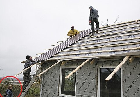 Dėl ligos į darbą neinantį Kęstutį Pūką žurnalistai rado vadovaujantį tėvų sodybos renovavimo darbams