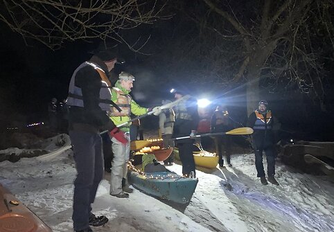 Marija Šilinskytė su VU žygeivių klubu leidosi į žygį baidarėmis