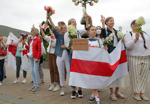 Minske tęsiasi protestai &ndash; moterys stojo į &bdquo;Baltą grandinę&ldquo;