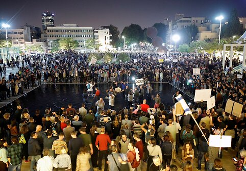 Tūkstančiai gyventojų Tel Avive protestavo prieš korupciją vyriausybėje