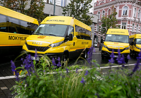 Savivaldybėms buvo perduoti 25 nauji mokykliniai autobusai
