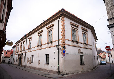 Namas Bernardinų gatvėje