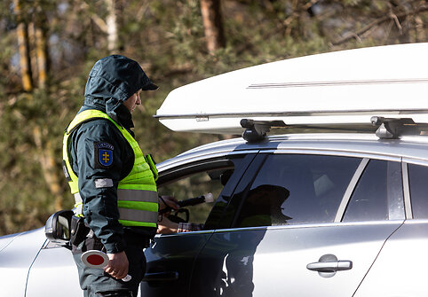 Rytinis kelių policijos reidas Ei&scaron;i&scaron;kių plente