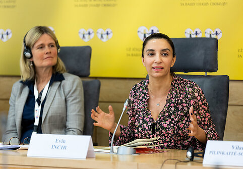 Inger Buxton, Evin Incir