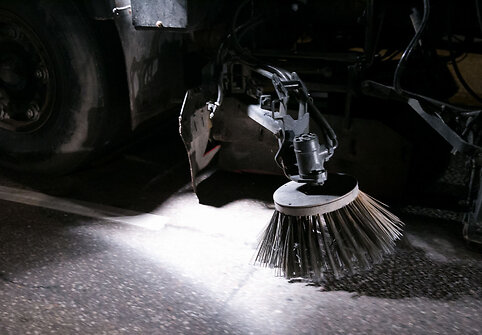 Gatvių valymas vakuuminiu būdu