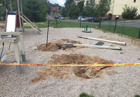 Vilniuje Kaminkelio g. i&scaron;montuojama vaikų žaidimų aik&scaron;telė
