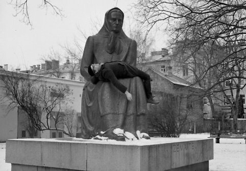 Dainius Liškevičius, PIETA, performanso fragmentas, Vilnius, 2013