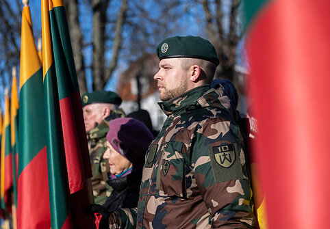 Baltijos valstybių vėliavų pakėlimo ceremonija Simono Daukanto aikštėje