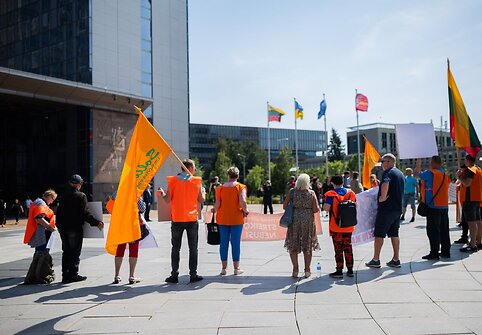 Profesinės sąjungos „Solidarumas“ piketas „Ar darbuotojai šiukšlės?!“