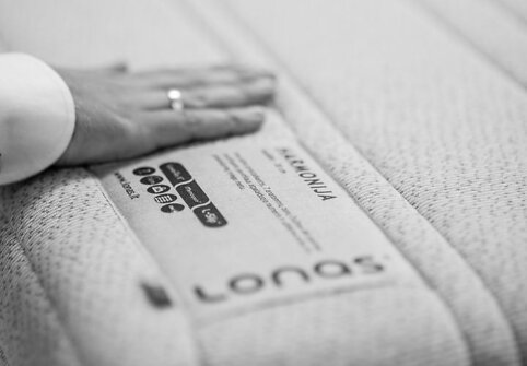 LONAS - rankų darbo čiužiniai ir lovos
