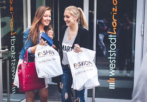 Vardinių ženklų i&scaron; Vokietijos i&scaron;pardavimo mugė Gariūnuose&bdquo;Fashion Flash&rdquo;