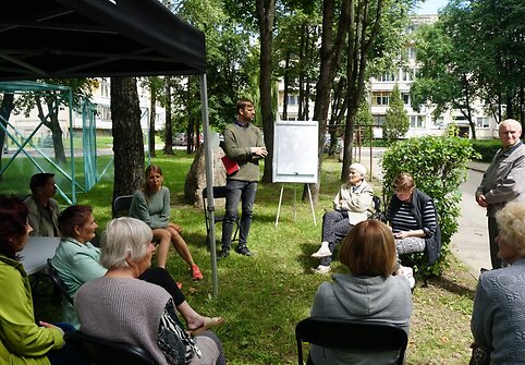 &bdquo;Fluxus Labas! Kiemas&ldquo; Muravos gatvės 19 namo kieme