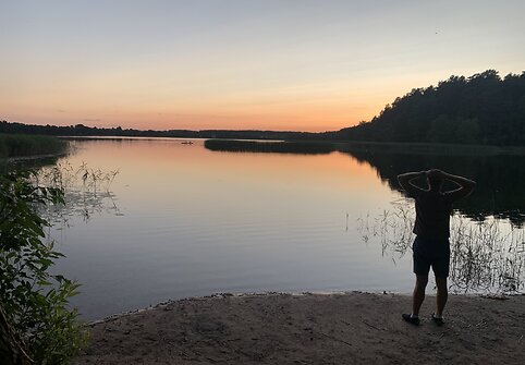 Nikolajus Anikejevas perplaukė ilgiausią Lietuvoje Asvejos ežerą