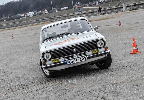 Automobilių sporto veteranai kviečia pasivaržyti velykiniame slalome