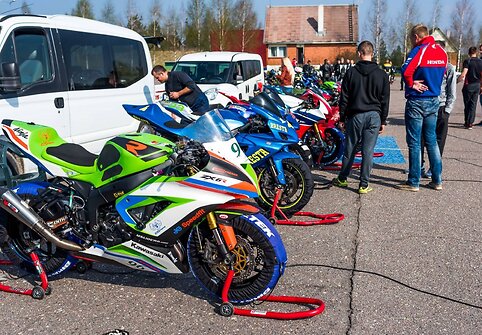 Motociklininkų treniruotė Nemuno žiedo trasoje