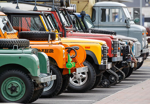 &bdquo;Jaguar Land Rover&ldquo; &scaron;venčia 70-metį &ndash; senus visureigius i&scaron;leis dar kartą
