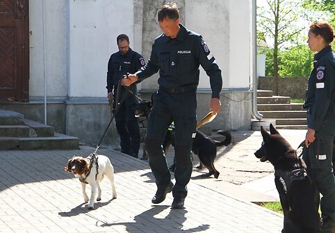 Viek&scaron;niuose &ndash; i&scaron;kilmingos tarnyboje žuvusio pareigūno S.Žymanto laidotuvės