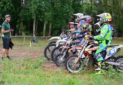 Vaikų motokroso stovyklos akimirkos