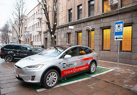 Elektromobilių įkrovimas