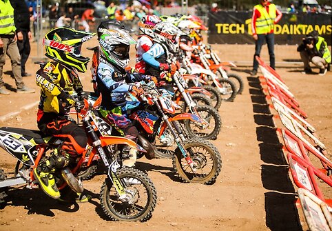 Jaunųjų sportininkų motokroso varžybų akimirkos