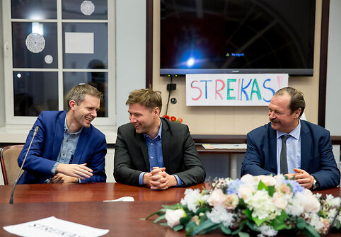 Andrius Tapinas atvyko aplankyti streikuojančių mokytojų
