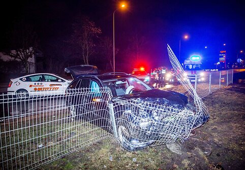 Geležinio Vilko gatvėje susidūrė taksi automobilis su „Mercedes-Benz“ automobiliu
