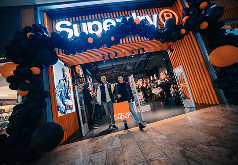 „Superdry“ atidarymo akimirka