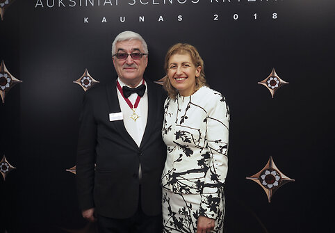 R.Štaras apdovanotas Auksiniu scenos kryžiumi