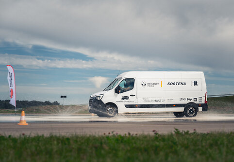 &bdquo;Lietuvos komercinio automobilio 2020&ldquo; apdovanojimų ceremonijoje &bdquo;Renault Master&ldquo; pripažintas metų furgonu